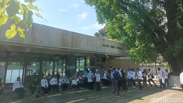 Ngabuburit di TIM, Bisa Ibadah di Masjid Amir Hamzah yang Asri