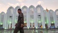 Potret Megahnya Masjid Darussalam Kota Wisata Cibubur