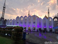 Menengok Masjid Darussalam Cibubur, Masjid dengan Kubah Unik Mirip Tanduk