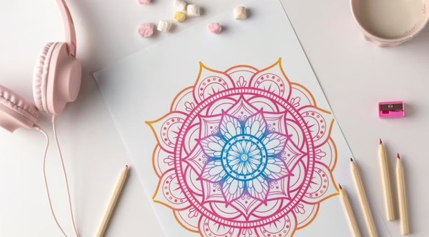 Menggambar Mandala. Freepik.com: freepik