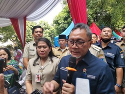 Klaim Zulhas Harga Telur Sudah Turun, Begini Tanggapan Emak-emak