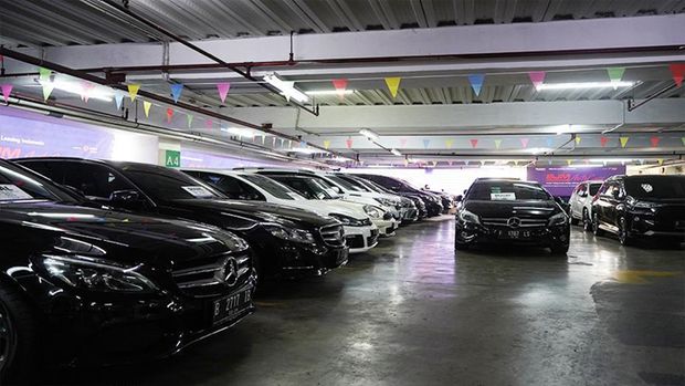 Mobil bekas di Blok M Square