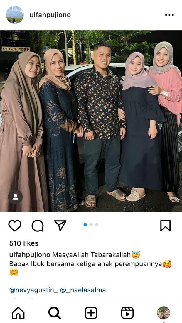 Momen Lutfiana Ulfa bersama ayah, ibu, dan kedua adiknya