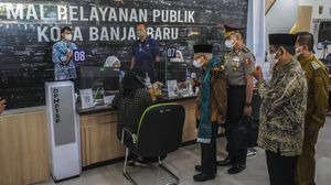 Momen Wapres Maruf Amin Tinjau Mal Pelayanan Publik di Kalsel