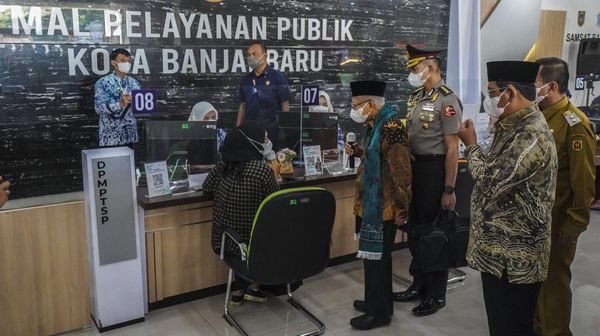 Momen Wapres Maruf Amin Tinjau Mal Pelayanan Publik di Kalsel