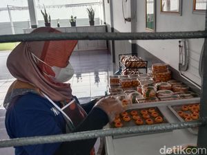 Kala Napi Wanita di Indramayu Produksi Kue Lebaran Kala Napi Wanita di Indramayu Produksi Kue Lebaran