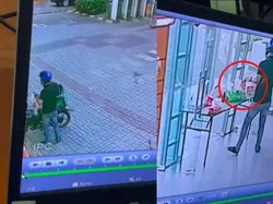 Pengemudi Ojol Curi Makanan Pelanggan Lain Usai Antarkan Pesanan