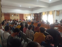 Pedagang Pasar Negara Geruduk Kantor DPRD, Deg-degan Revitalisasi