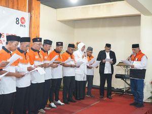 Pengurus PKS Toraja Utara Dilantik, Amri Arsyid Minta Gaet Kader Kristiani Pengurus PKS Toraja Utara Dilantik, Amri Arsyid Minta Gaet Kader Kristiani