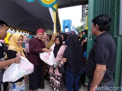 Said Abdullah Institute Bagikan Seribu Paket Sembako di Pamekasan