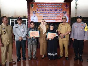 Bupati Mojokerto Beri Bantuan ke Desa Terdampak Bencana Hidrometeorologi