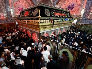 Penampakan Makam Ali bin Abi Thalib yang Ramai Dikunjungi Saat Ramadan Penampakan Makam Ali bin Abi Thalib yang Ramai Dikunjungi Saat Ramadan