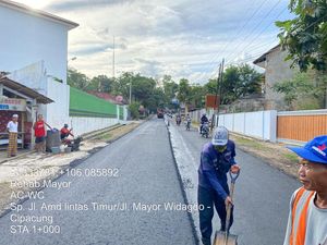 Sempat Diprotes, Jl AMD Lintas Timur Pandeglang yang Rusak Kini Diperbaiki