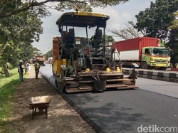 Sambut Pemudik, Lubang di Jalur Arteri Pantura Indramayu Ditambal