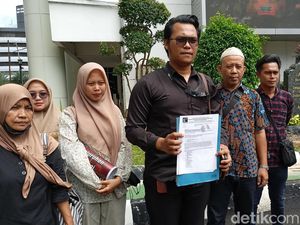 Keluarga Korban Adukan Dugaan Pelanggaran HAM Berat Kanjuruhan ke Kejagung Keluarga Korban Adukan Dugaan Pelanggaran HAM Berat Kanjuruhan ke Kejagung