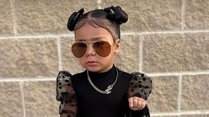 8 Foto Bocil 2 Tahun yang Gayanya Seperti Orang Dewasa, Ibunya Dikritik