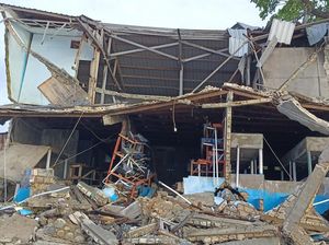 Potret Rumah-rumah Warga Hancur Diterjang Gelombang Tinggi di Kupang Potret Rumah-rumah Warga Hancur Diterjang Gelombang Tinggi di Kupang