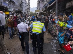 Siram Polisi di Festival Songkran, 3 Orang Diganjar Bui 1 Bulan