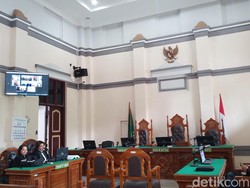 Sidang Vonis 15 Eks Anak Buah Apin BK Bos Judi Online Ditunda