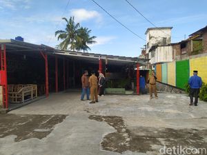 Suasana Rumah Duka Theresia Korban Dukun Banjarnegara di Mertoyudan Suasana Rumah Duka Theresia Korban Dukun Banjarnegara di Mertoyudan