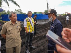Jalan Rusak Akibat Truk Batu Bara, Gubri Janji Panggil Pihak Perusahaan