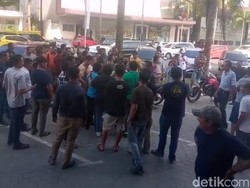 Viral Cekcok Driver Taksi Online vs Pangkalan di Batam gegara Rebutan Penumpang