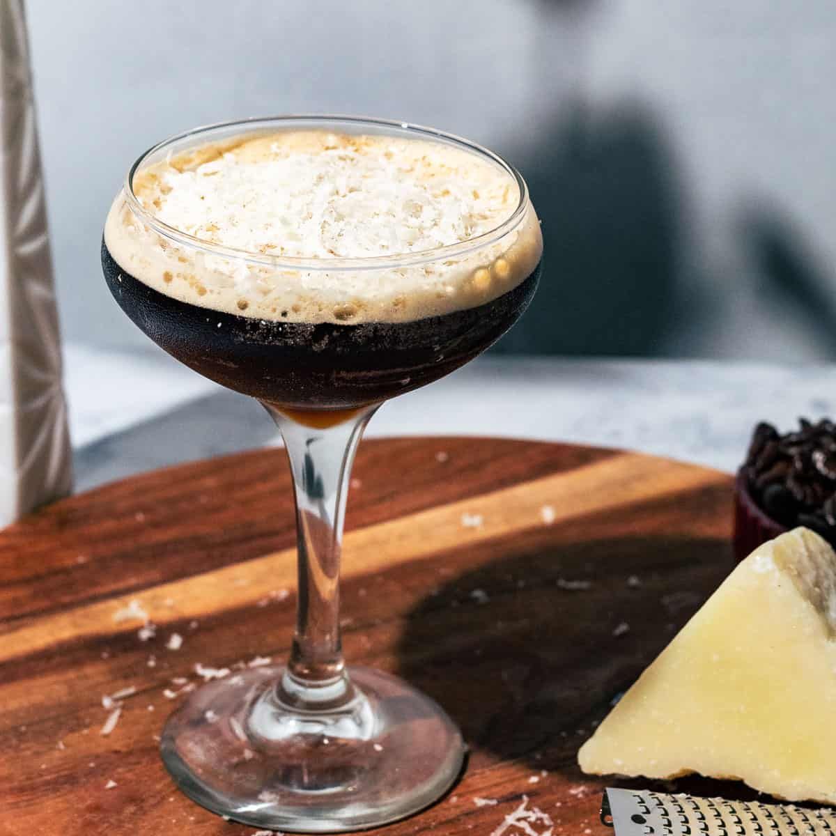 Viral di TikTok, Kreasi Kopi Espresso Martini Ditaburi Keju Parmesan