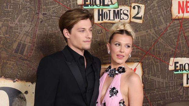 NEW YORK, NEW YORK - OCTOBER 27: Jake Bongiovi and Millie Bobby Brown attend the world premiere of Netflix's 