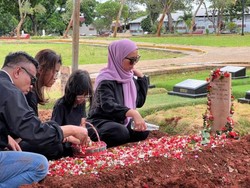 Anak Komedian Abdel Achrian Meninggal Dunia karena Sakit