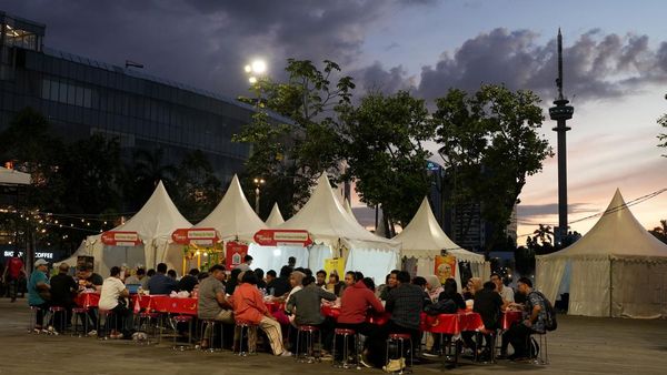 Asyiknya Ngabuburit Sambil Menikmati Senja di Senayan