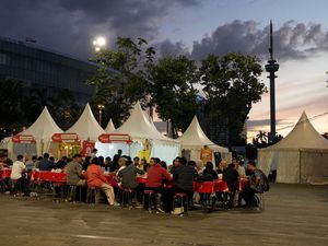 Asyiknya Ngabuburit Sambil Menikmati Senja di Senayan