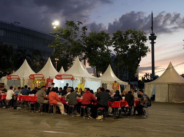 Asyiknya Ngabuburit Sambil Menikmati Senja di Senayan