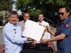 Bupati Garut Lantik 3 PNS Pengelola Barang/Jasa di Lingkungan Pemkab