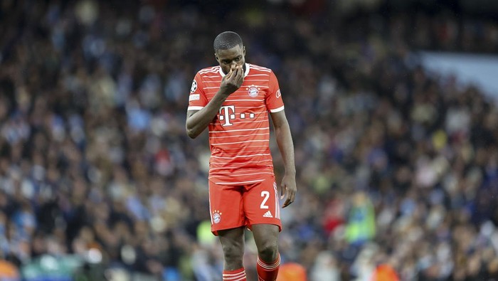 MANCHESTER, ENGLAND - APRIL 11: Dayot Upamecano of Bayern Muenchen looks dejected during the UEFA Champions League quarterfinal first leg match between Manchester City and FC Bayern München at Etihad Stadium on April 11, 2023 in Manchester, United Kingdom. (Photo by Michael Zemanek/DeFodi Images via Getty Images)