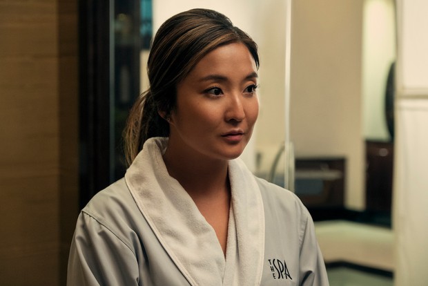 Ashley Park sebagai Naomi Forster/