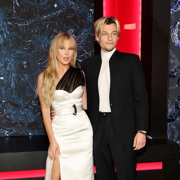 Millie dan Jake di premiere Stranger Things/