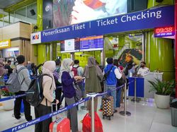 Tiket Kereta Api Nataru Sudah Bisa Dipesan H-45, Simak Jadwalnya!