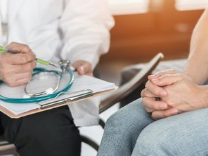 Dokter Ini Bunuh Diri Usai Disuruh Lembur 200 Jam Sebulan Dokter Ini Bunuh Diri Usai Disuruh Lembur 200 Jam Sebulan