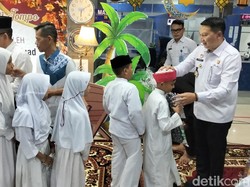 Lewat Swadaya Pegawai, Imigrasi Medan Santuni Puluhan Yatim-Panti Jompo