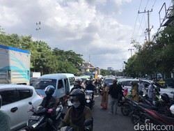 Lalin di Jalan Blauran-Tugu Pahlawan Macet Imbas Demo Mahasiswa
