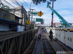 Ada Retakan di Jembatan Cikereteg Bogor, Mobil Masih Belum Bisa Lewat