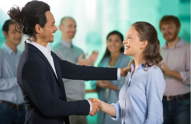 Mau Apresiasi Orang Lain. Foto freepik.com: Katemangostar