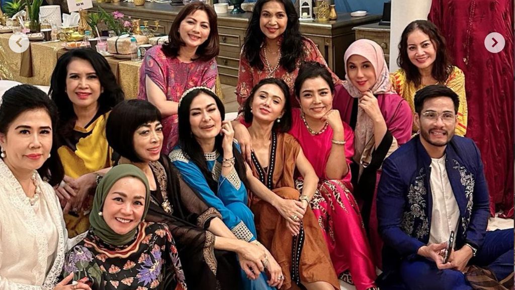 7 Foto Mayangsari Bukber Bareng Geng Artis 90-an, Ada Yuni Shara & Iis Dahlia 7 Foto Mayangsari Bukber Bareng Geng Artis 90-an, Ada Yuni Shara & Iis Dahlia