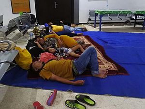 Demi Bisa Pulang Kampung, Pemudik Rela Nginap di Pelabuhan Jangkar