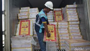 Penampakan 18.000 Ton Daging Kerbau Impor Tiba di Tanjung Priok