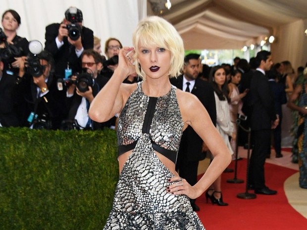 Penampilan Taylor Swift saat menghadiri Met Gala 2016/Foto: detik/Getty Images