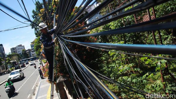 Kabel Optic Semrawut di Jakpus Mulai Dibenahi, Begini Prosesnya