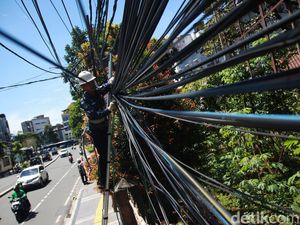 Kabel Optic Semrawut di Jakpus Mulai Dibenahi, Begini Prosesnya Kabel Optic Semrawut di Jakpus Mulai Dibenahi, Begini Prosesnya