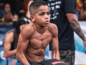Kenalin nih, Cauzinho Neto si Mini-Hulk Kenalin nih, Cauzinho Neto si Mini-Hulk