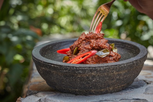Rendang, makanan populer saat lebara. /Foto: Unsplash.com/Bawahreserve. Rendang, makanan populer saat lebara. /Foto: Unsplash.com/Bawahreserve.